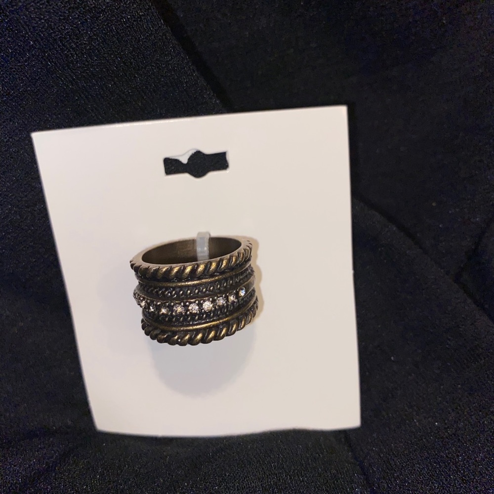 Size 8 ring - Picture 2 of 5